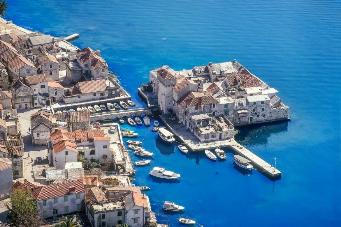 KaštelaApartman Lulyアパートメント エクステリア 写真